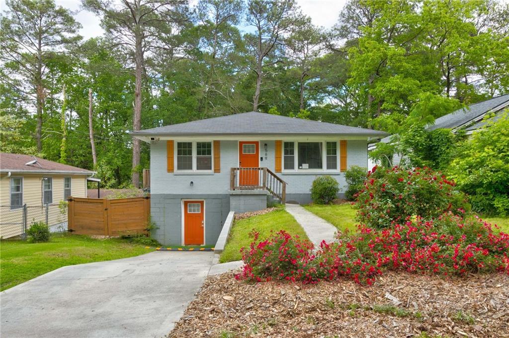 569 Woods Dr., Atlanta, GA 30318