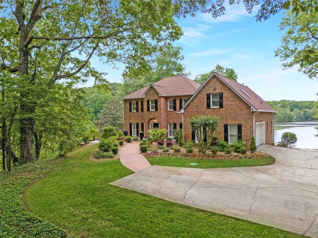 160 Old Mill Ct., Fayetteville, GA 30214