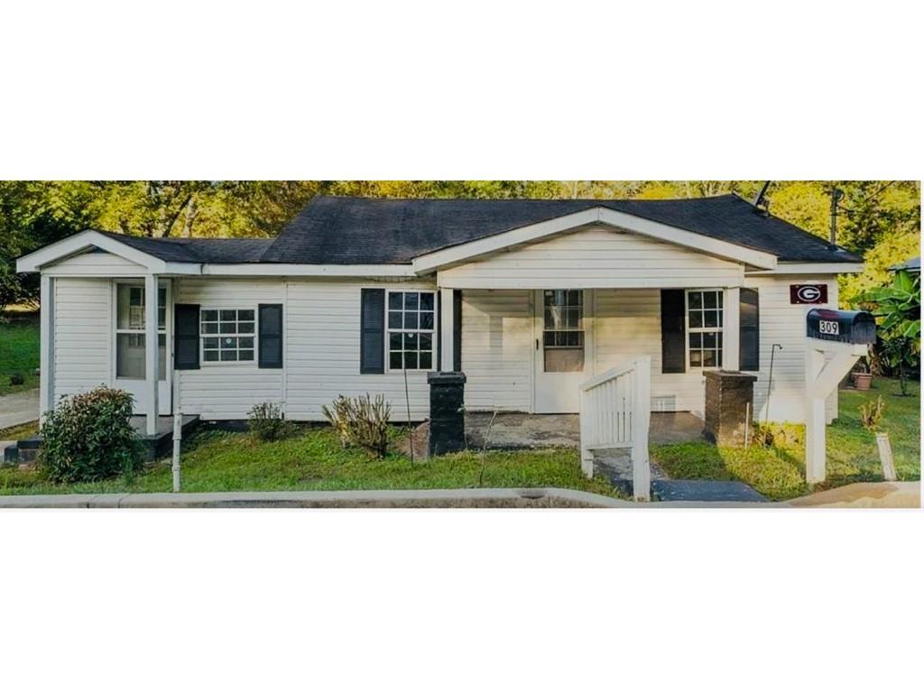 309 Samuel L Johnson Dr., Jackson, GA 30233