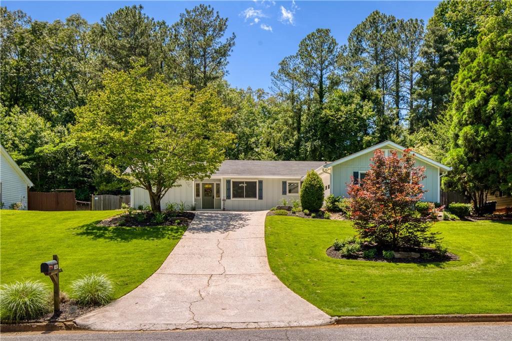 340 Monivea Ln., Roswell, GA 30075