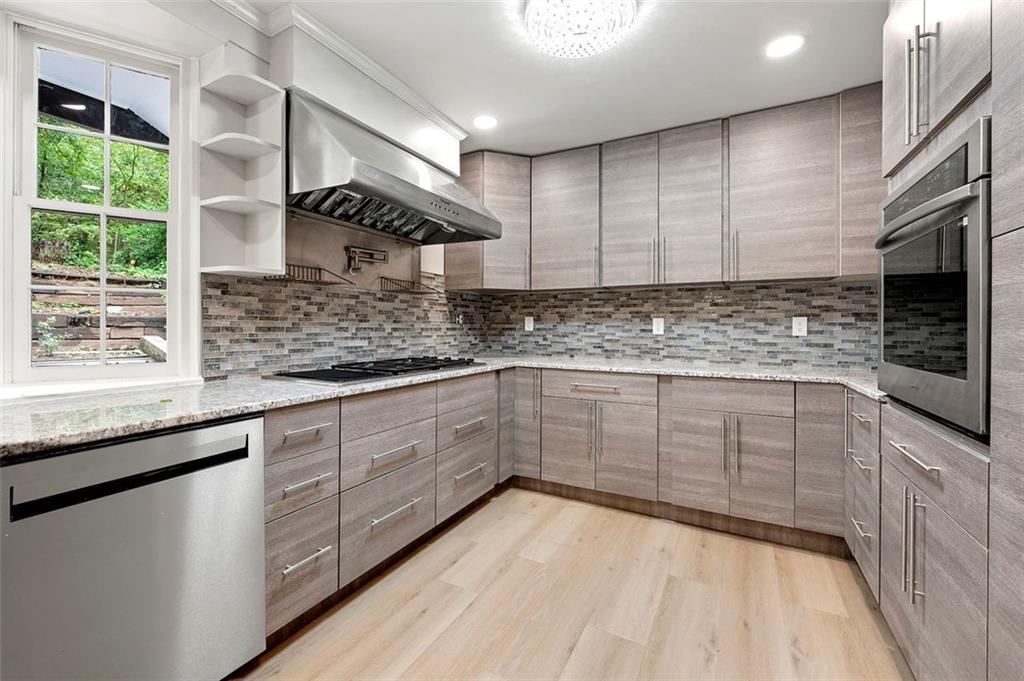 2828 Cloverhurst Dr., Atlanta, GA 30344