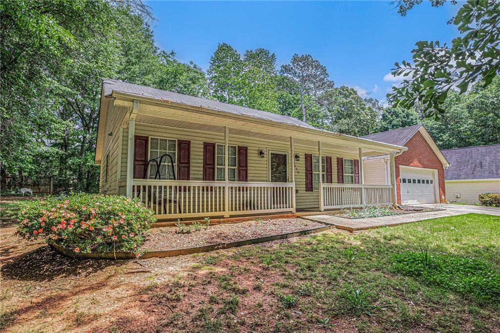 1630 White Oak Dr., Winder, GA 30680