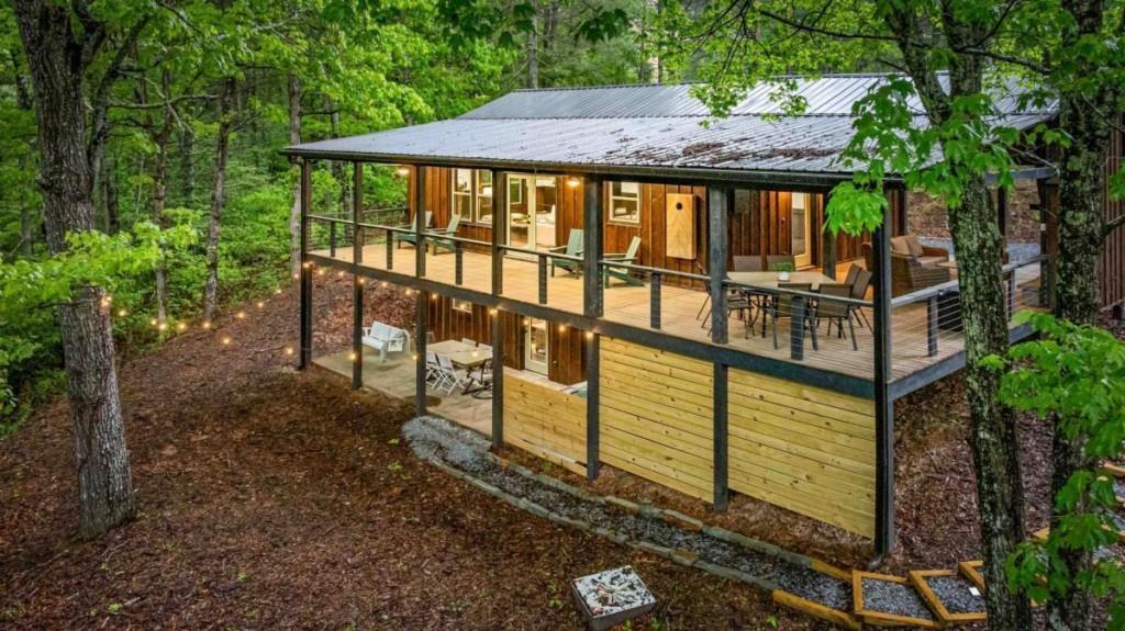 270 Bench Leg Rd., Mineral Bluff, GA 30559