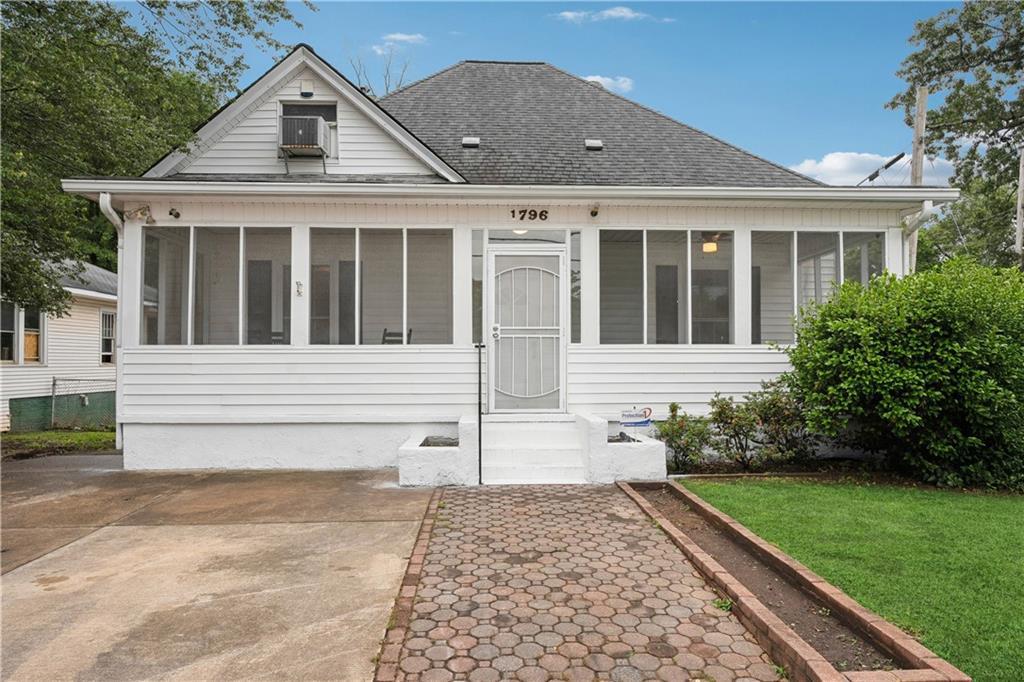 1796 Center Ave., East Point, GA 30344