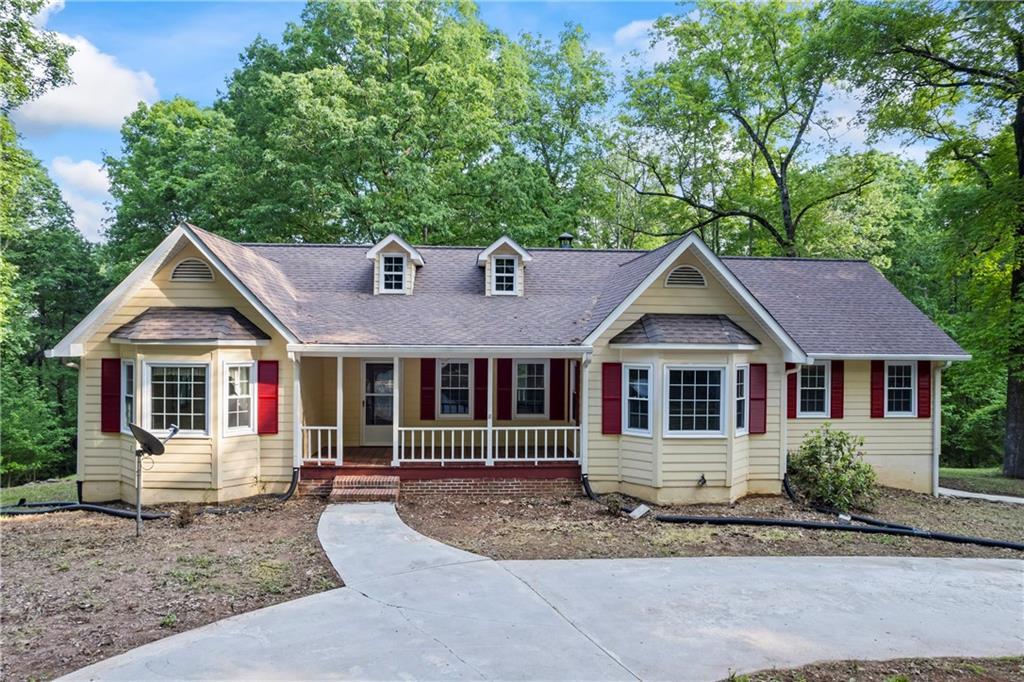 100 Falls Mountain Dr., Dahlonega, GA 30533