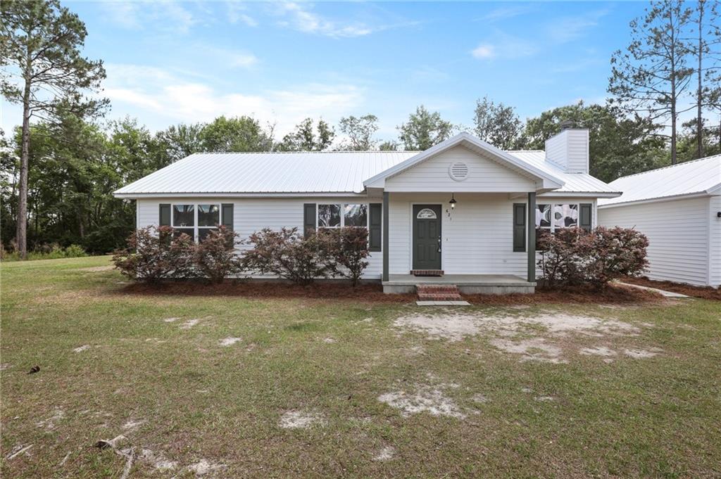 621 Aaron Holland Rd., Jesup, GA 31545