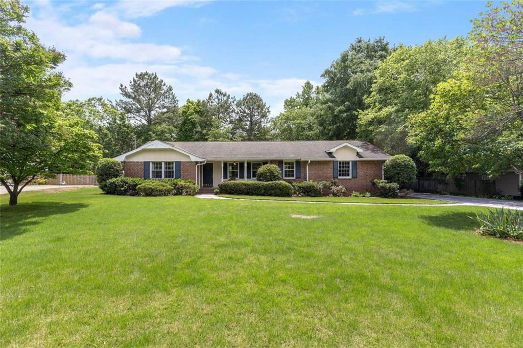 2785 Fontainebleau Dr., Dunwoody, GA 30360