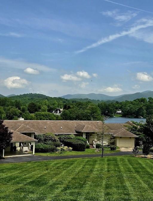 618 Shoreline Dr., Hiawassee, GA 30546
