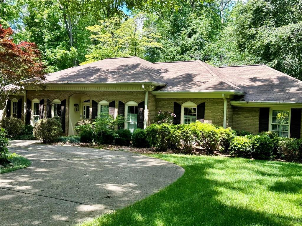 11190 Hembree Springs Dr., Roswell, GA 30076