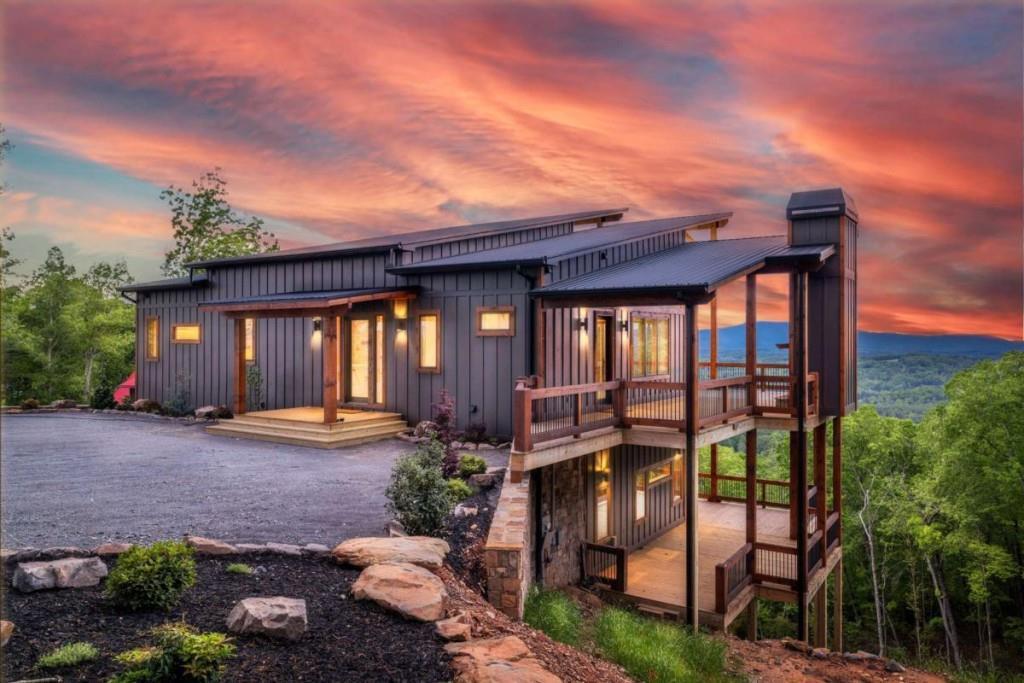 885 Tower Rd., Mineral Bluff, GA 30559