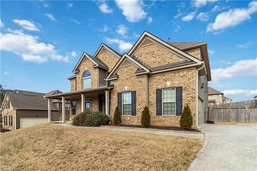 3823 Dragon Fly Ln., Loganville, GA 30052