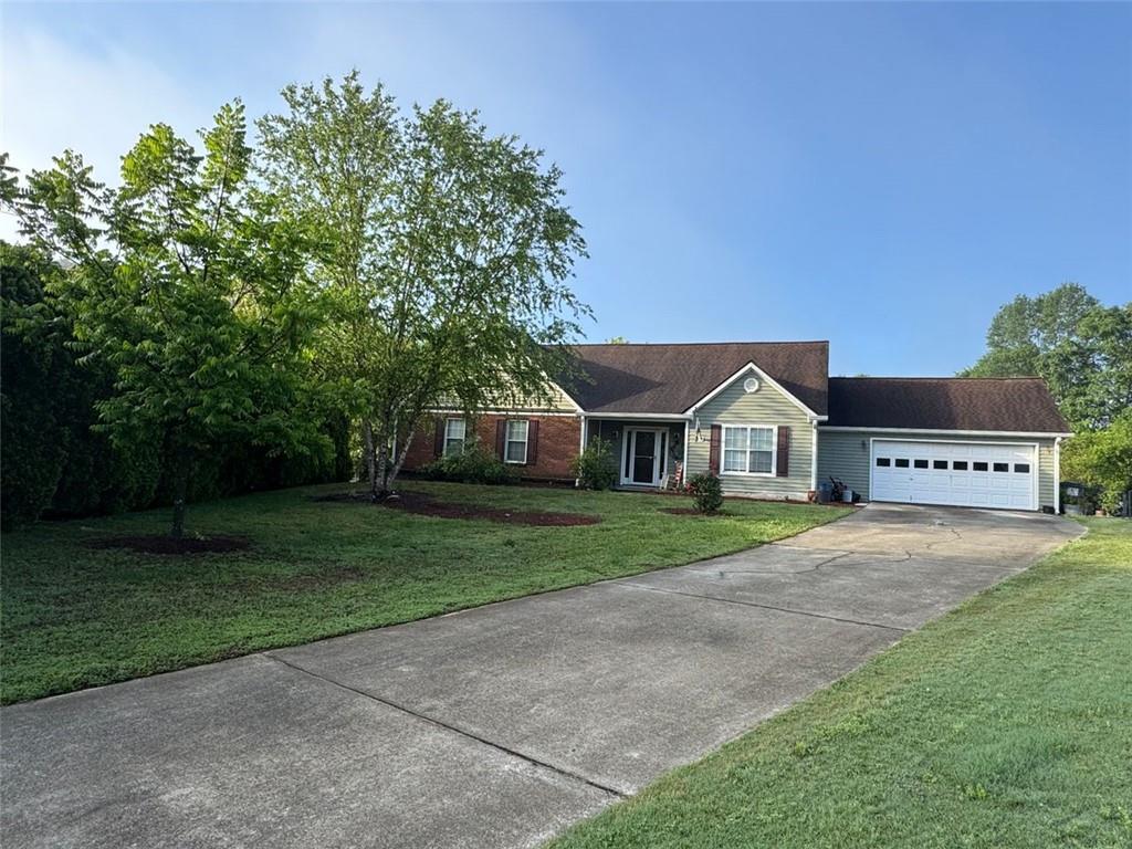 1490 Twin Manor Dr., Loganville, GA 30052