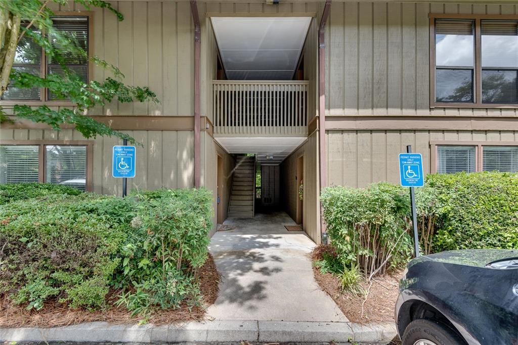 1015 Dunbar Dr., Dunwoody, GA 30338