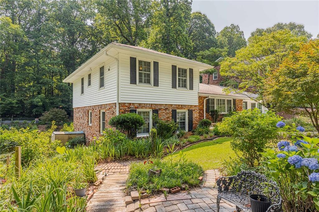 6825 Castleton Dr., Atlanta, GA 30328