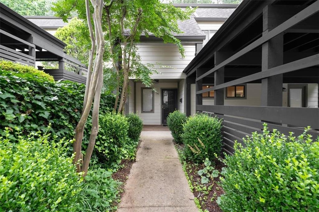76 Forrest Pl., Atlanta, GA 30328
