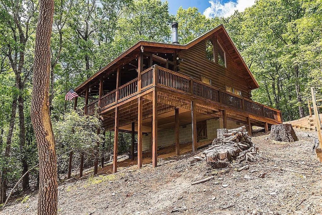 137 Ascherman Ct., Blue Ridge, GA 30513