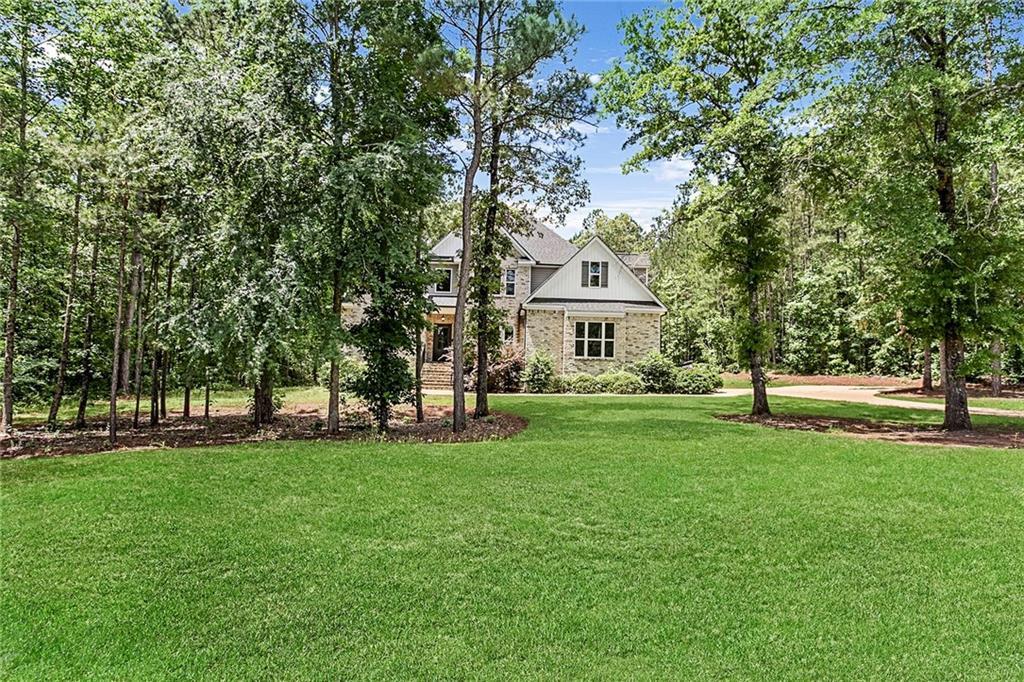 305 Old Oak Dr., Forsyth, GA 31029