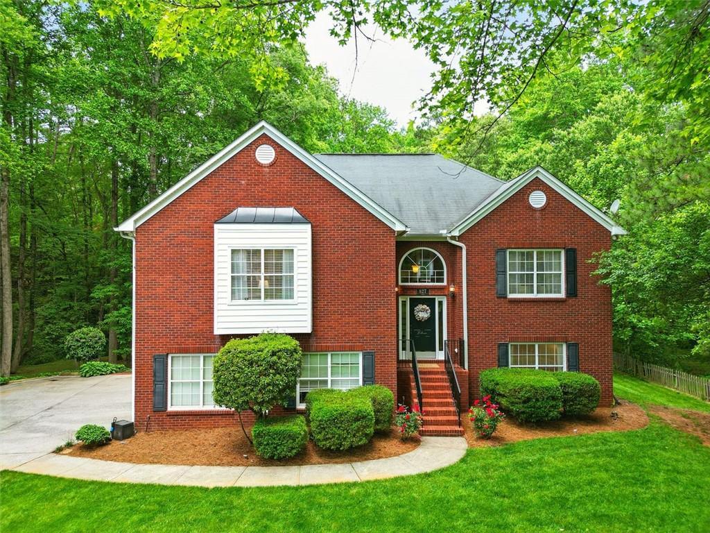 827 Pinehurst Dr., Woodstock, GA 30188