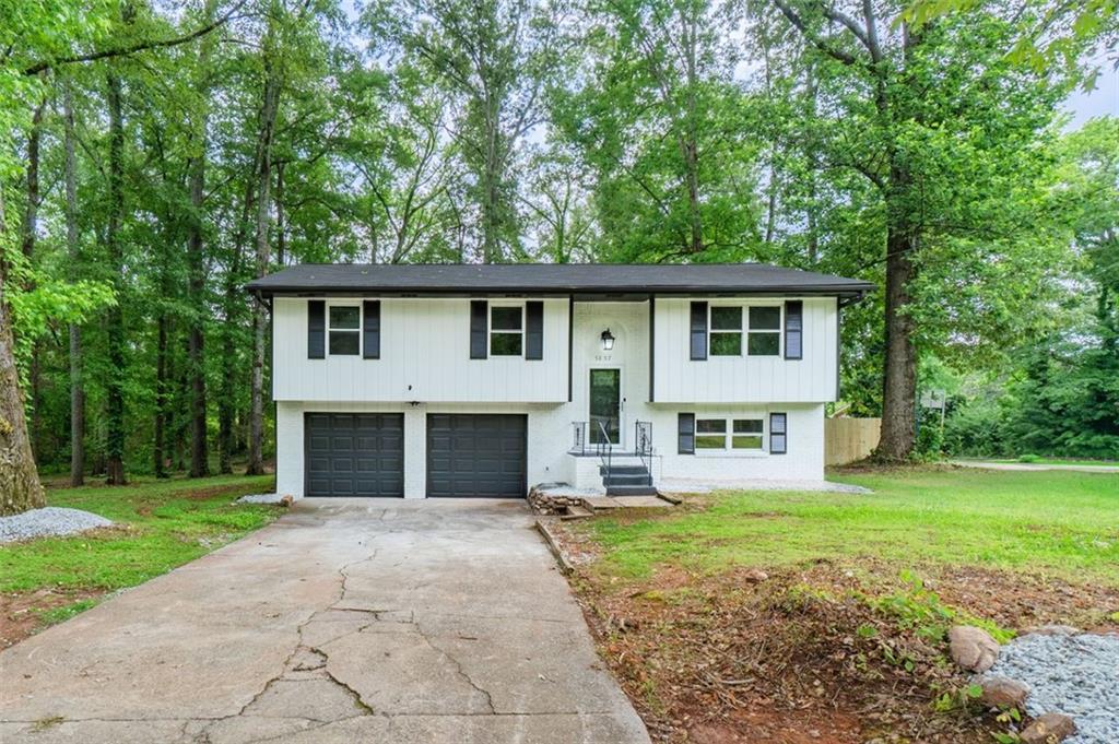 5857 Earlwane Dr., Lithonia, GA 30058