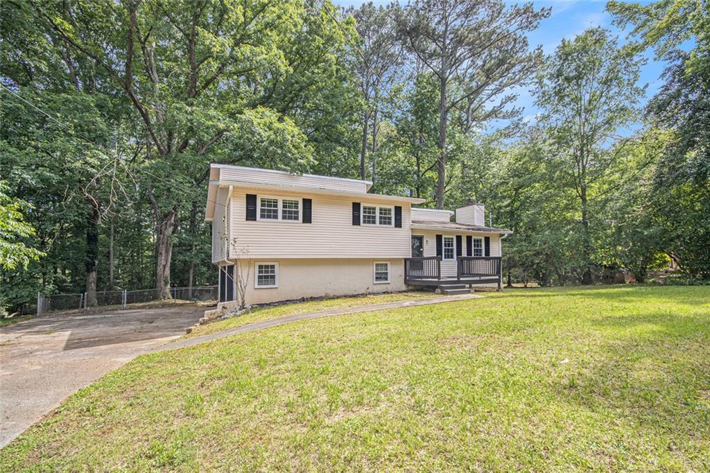 155 S Meadowcliff Cir., Carrollton, GA 30116
