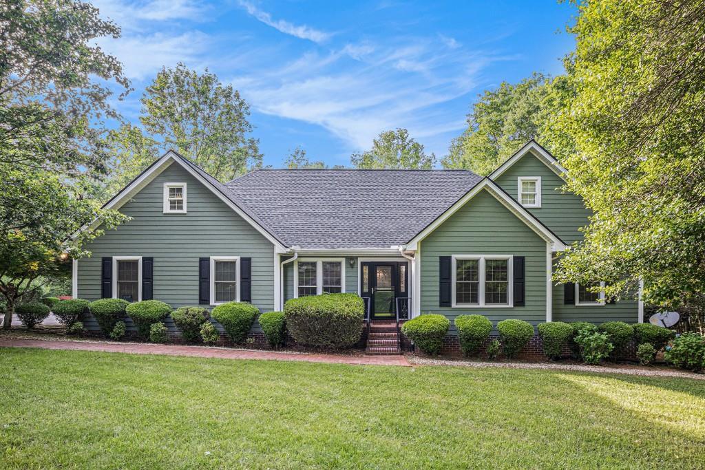 235 Deerfield Cir., Mount Airy, GA 30563