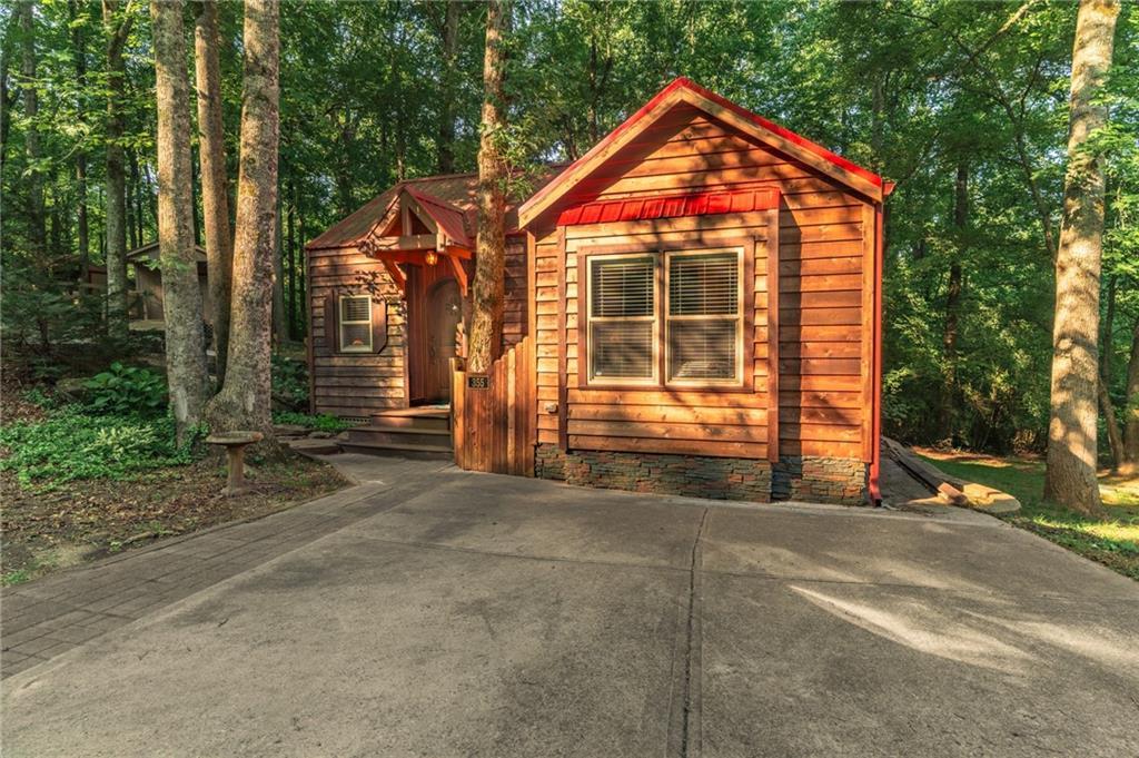 355 Elkmont Tr., Cleveland, GA 30528