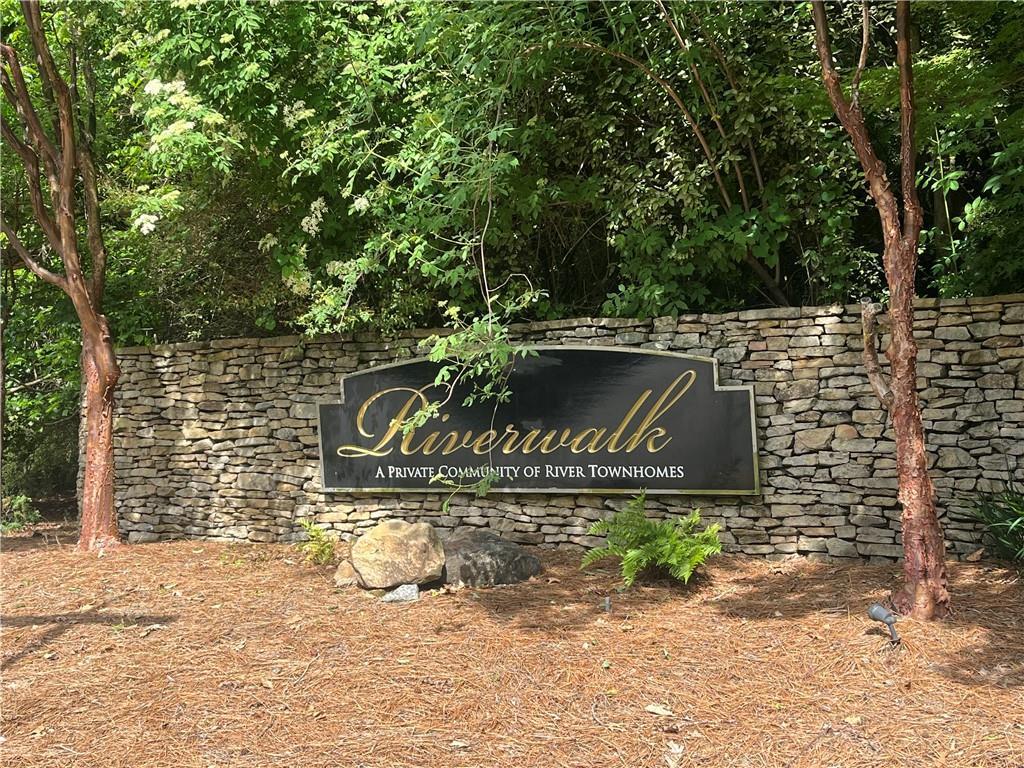 248 Riverview Tr., Roswell, GA 30075