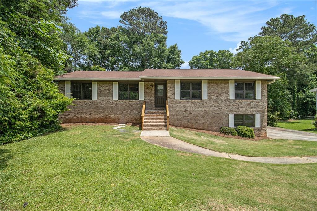 530 Village Green Ct., Lilburn, GA 30047