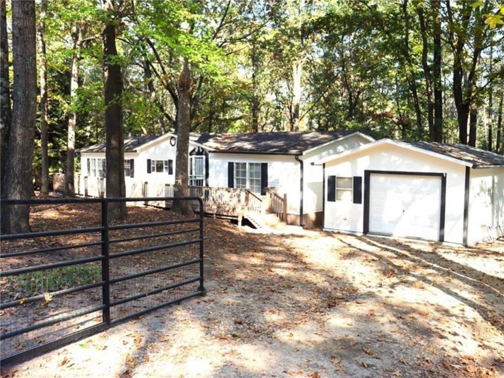 576 Nichols Rd., Pendergrass, GA 30567