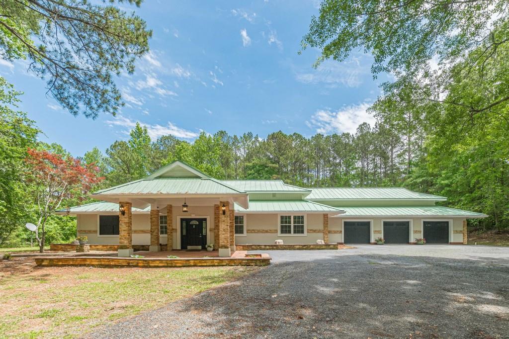 379 Bohannon Rd., Grantville, GA 30220