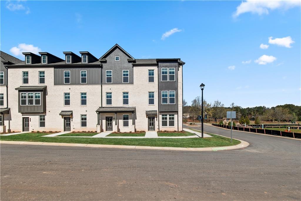 202 Daybreak Ln., Newnan, GA 30265