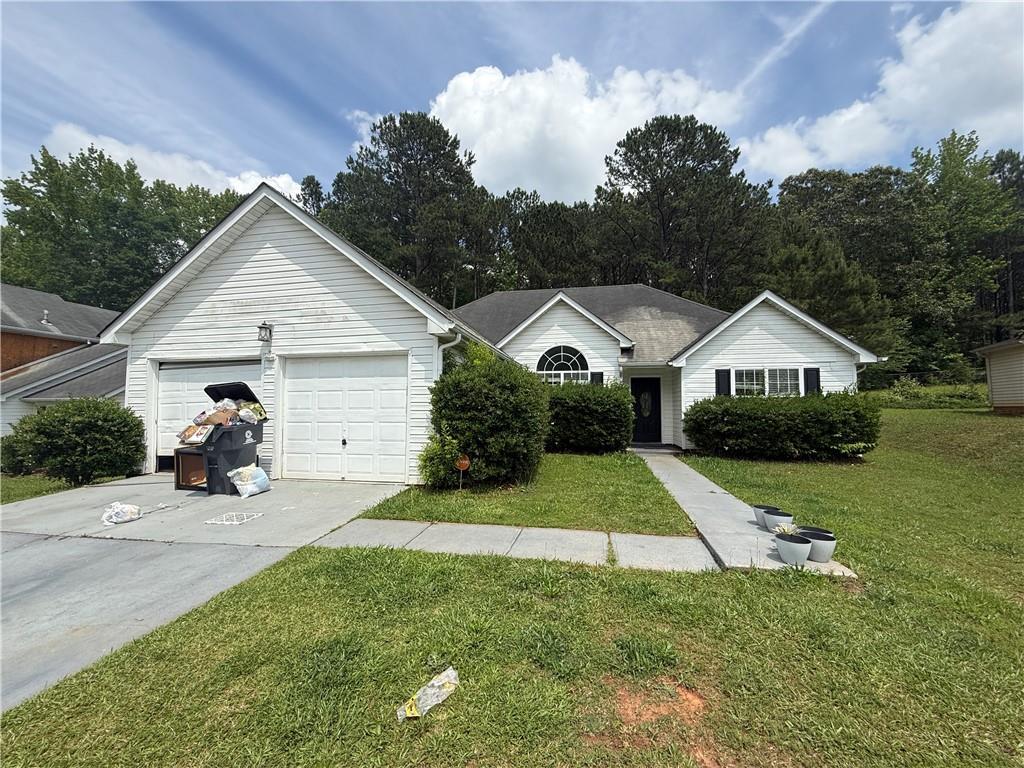 160 Goldleaf Dr., Hampton, GA 30228