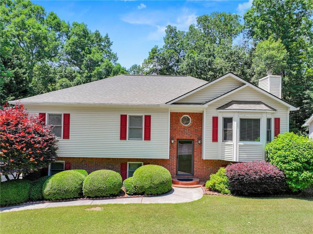 4654 Fox Forrest Dr., Flowery Branch, GA 30542