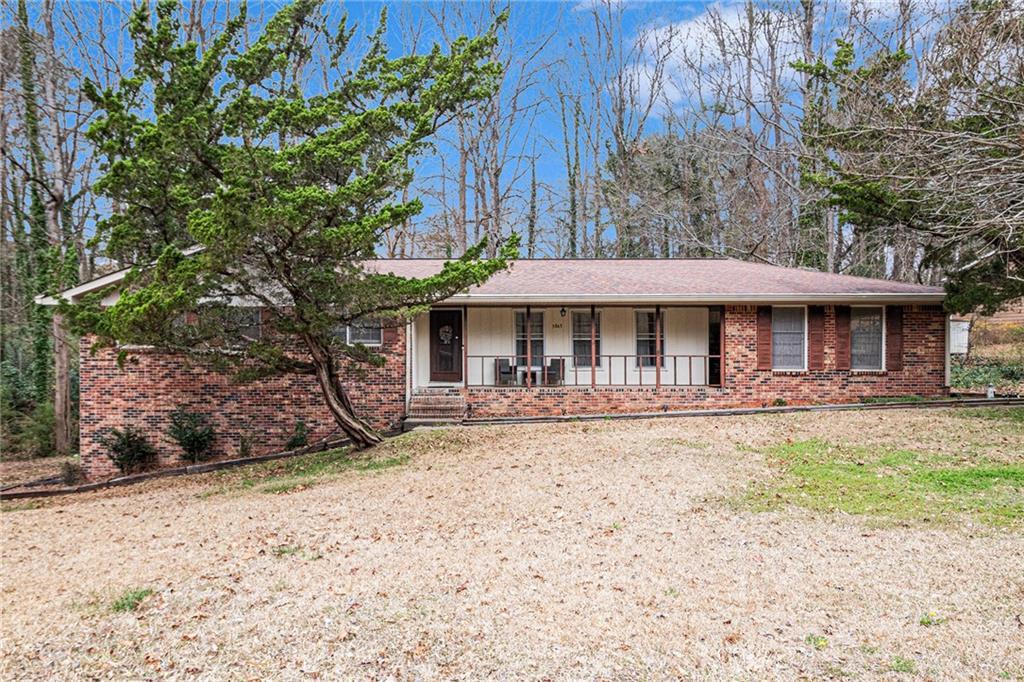 5843 Foxfield Tr., Rex, GA 30273