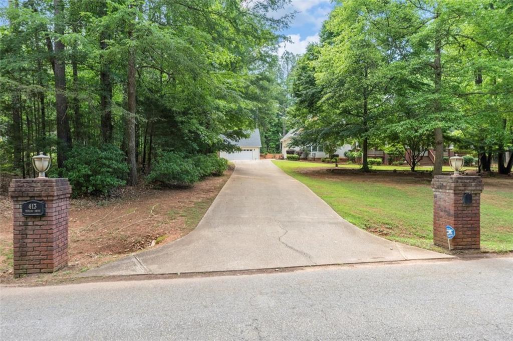 413 Tuxedo Dr., Commerce, GA 30530