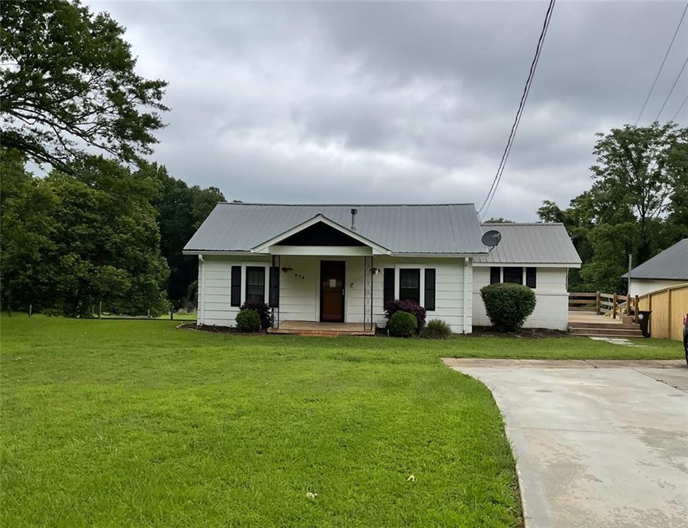 574 Lakeview Dr., Gainesville, GA 30501