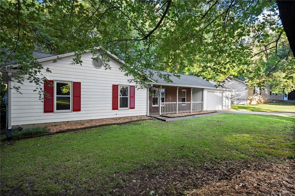 11006 Clearwater Dr., Hampton, GA 30228