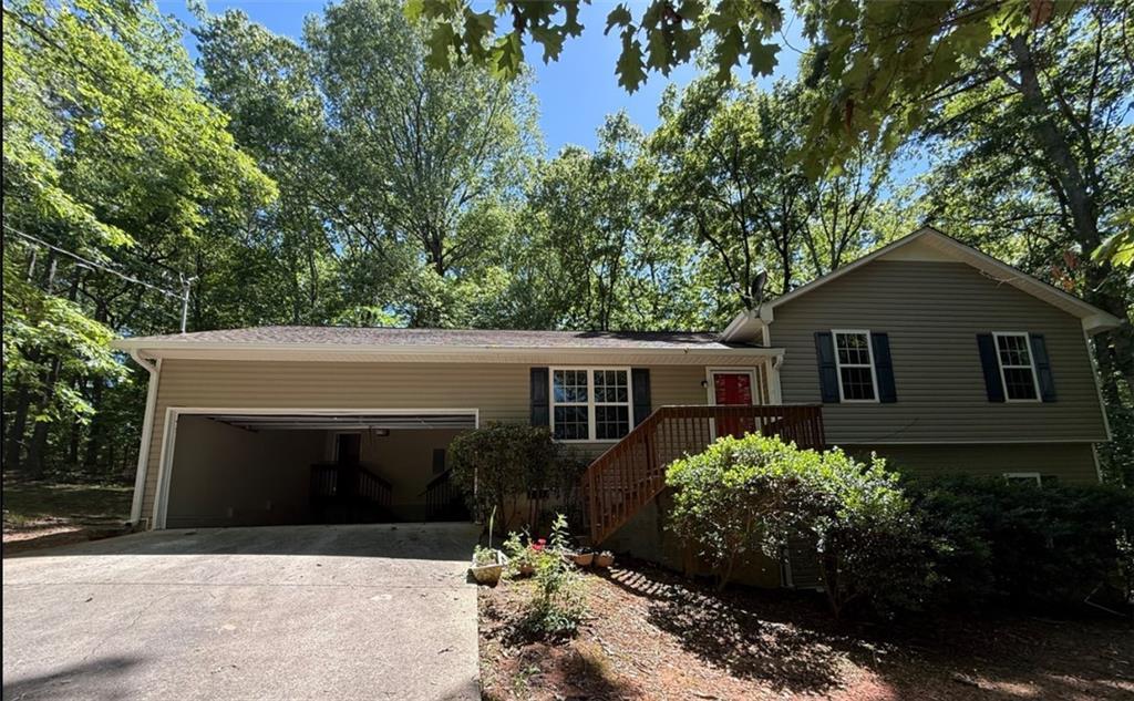 261 Salley Duke Dr., Whitesburg, GA 30185