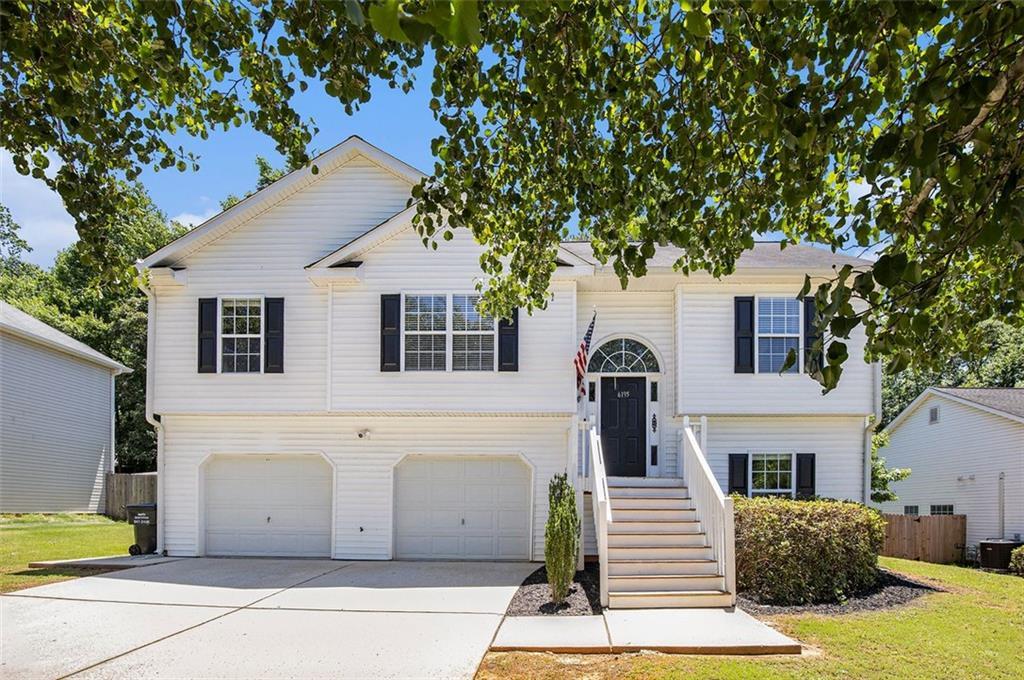 6195 Queensdale Dr., Douglasville, GA 30135