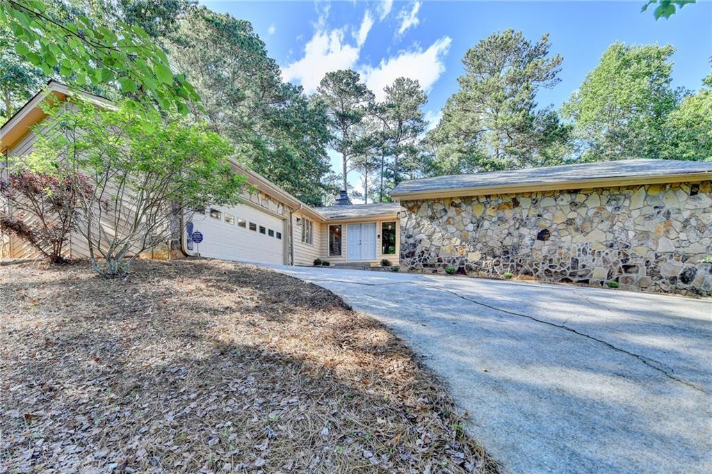 3070 Ascot Ln., Roswell, GA 30076