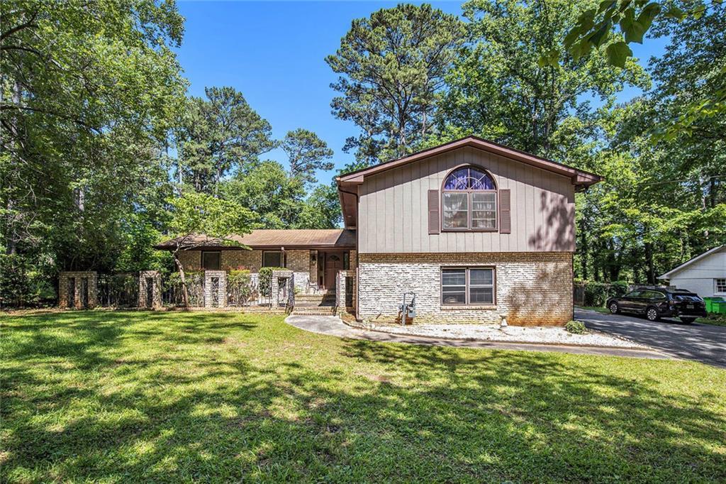 5491 Valley Brook Rd., Mableton, GA 30126