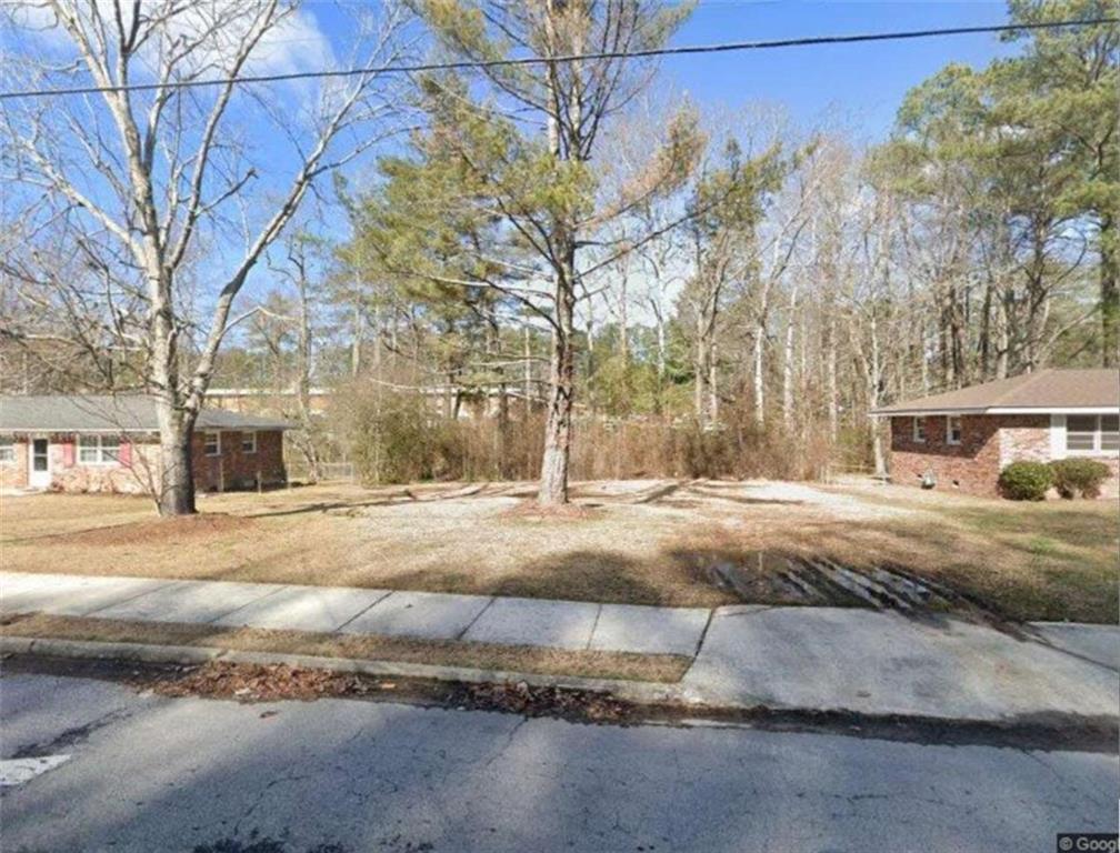2801 Carriage Ln., South Fulton, GA 30349