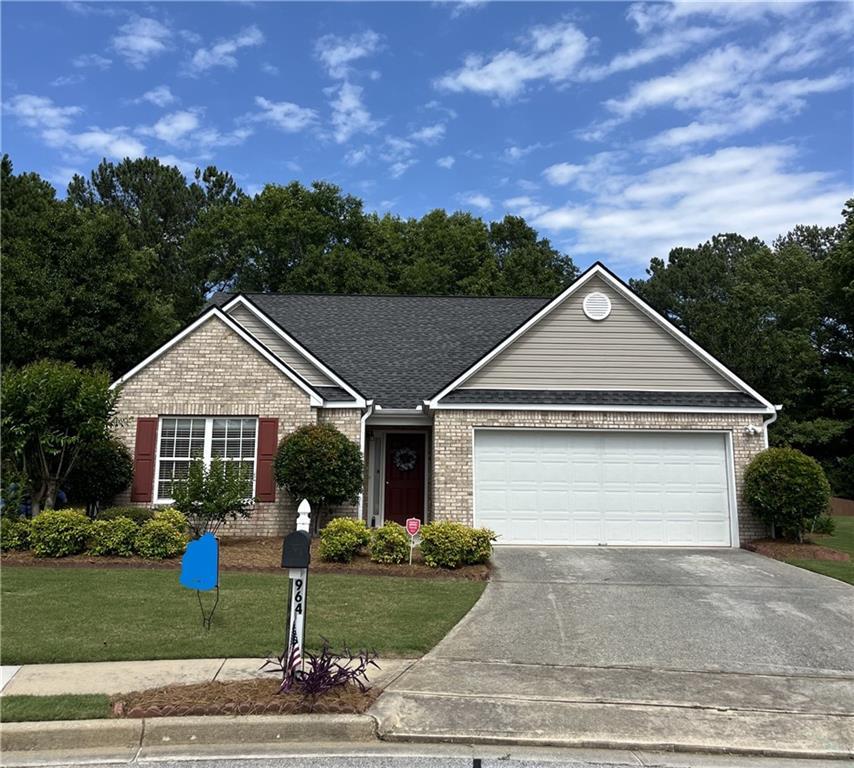 964 Village View Cir., Loganville, GA 30052
