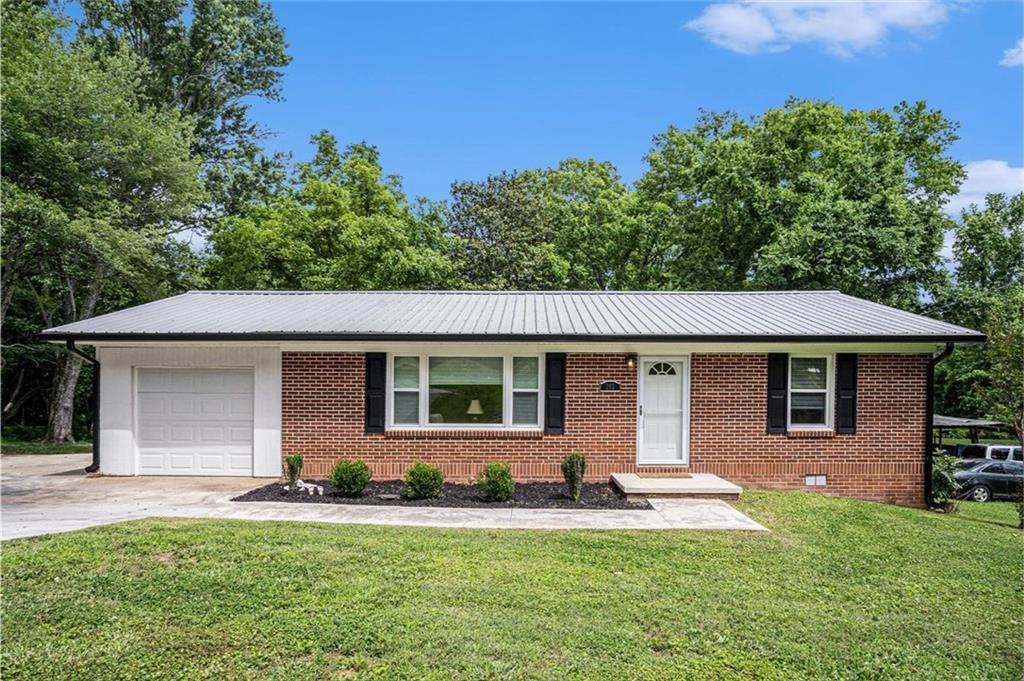 203 Burton Dr., Calhoun, GA 30701