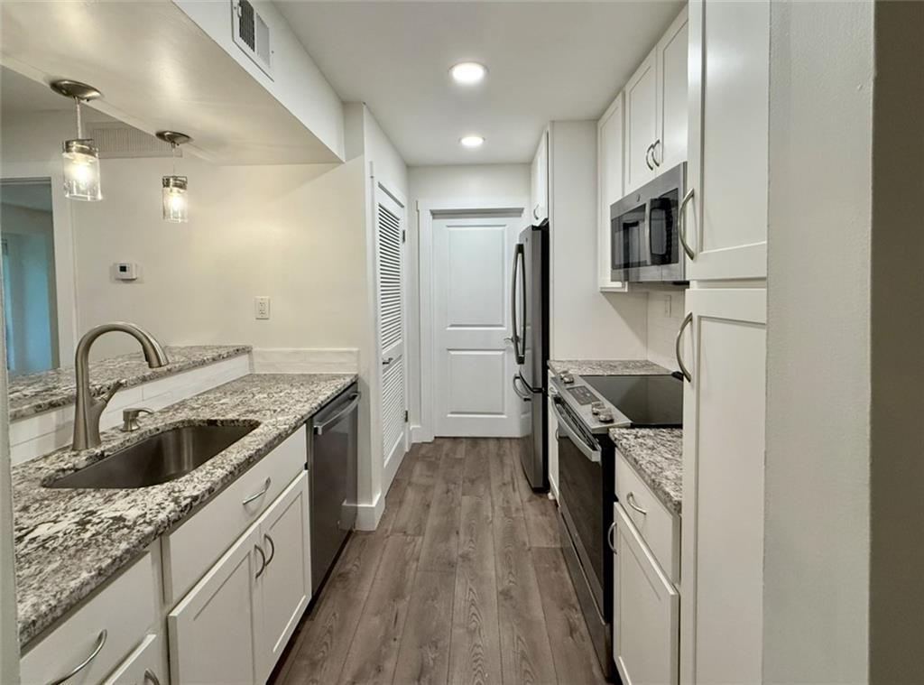 206 Tuxworth Cir., Decatur, GA 30033