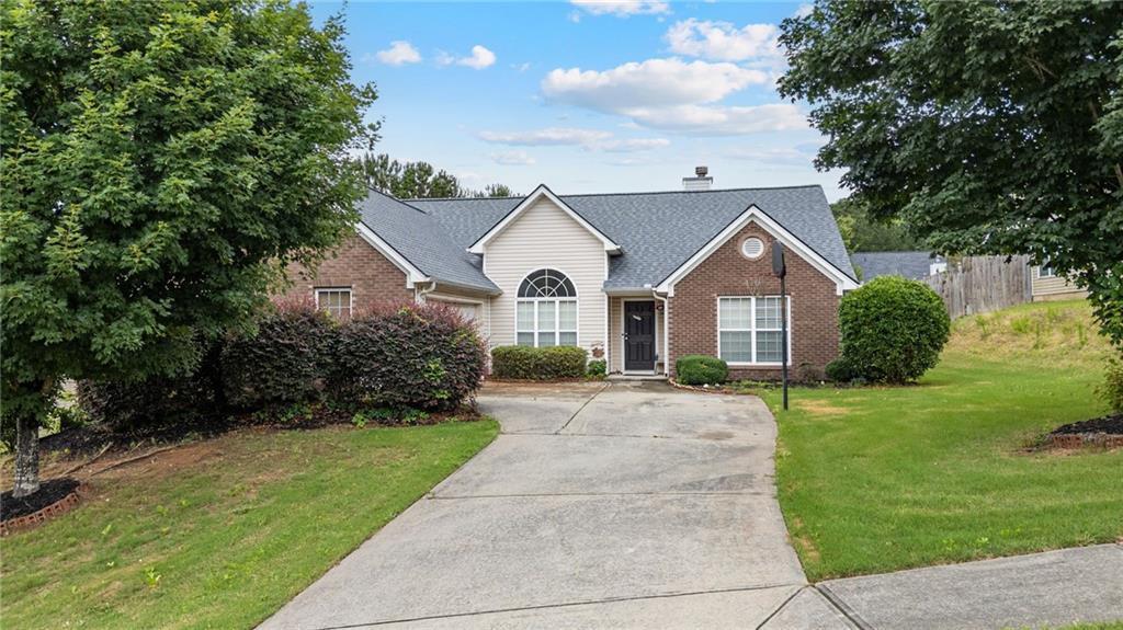 3834 Hawk Tail Dr., Loganville, GA 30052