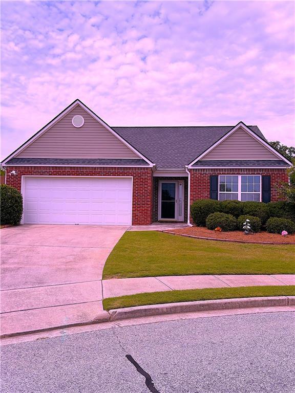 942 Village View Cir., Loganville, GA 30052