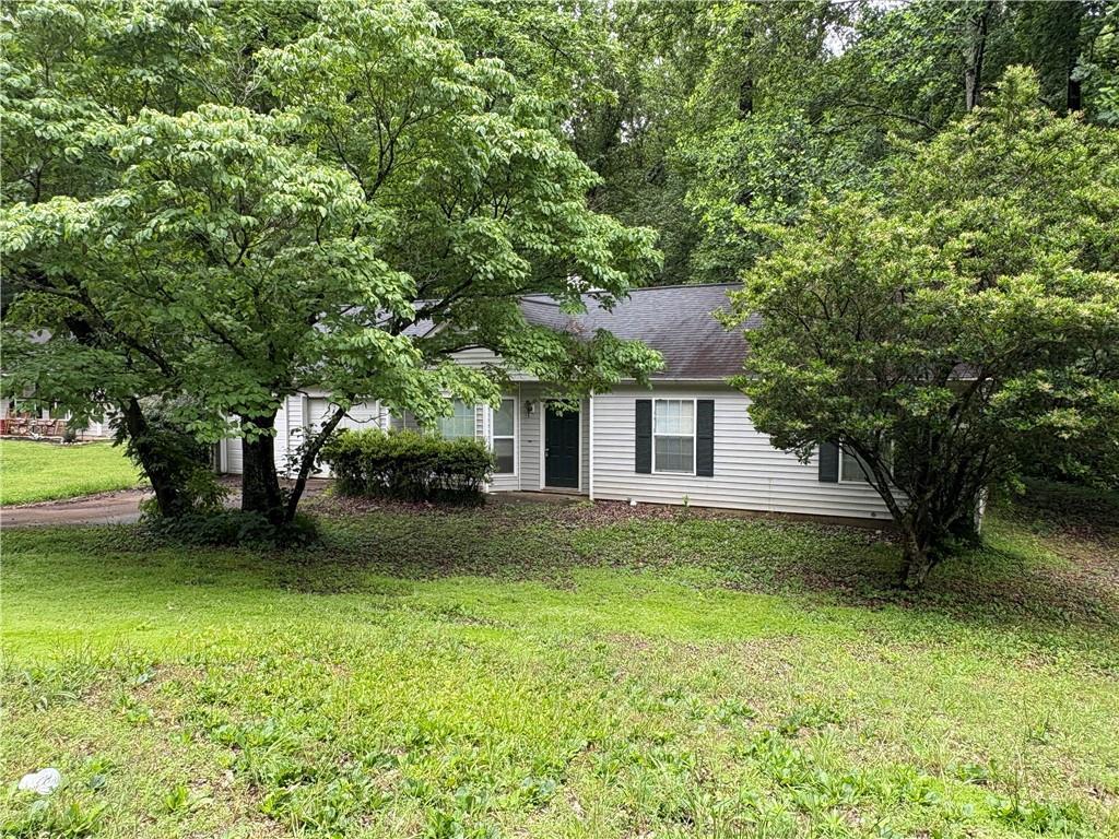 425 Rockingham Ln., Woodstock, GA 30189