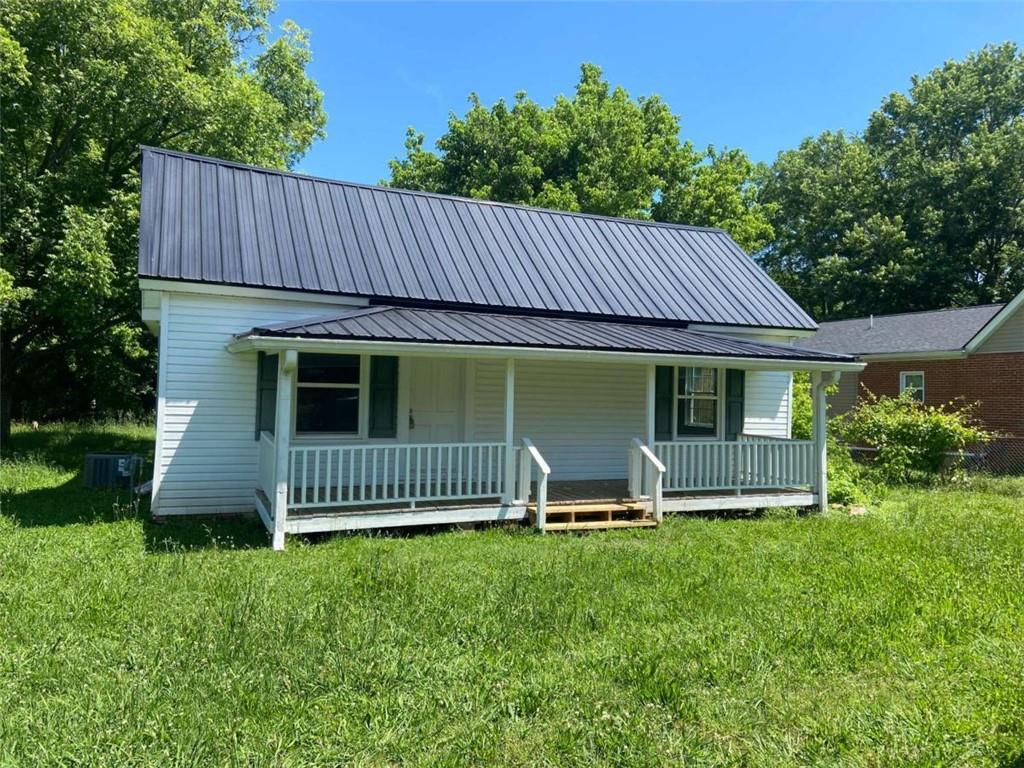 1 E 4th St., Aragon, GA 30104
