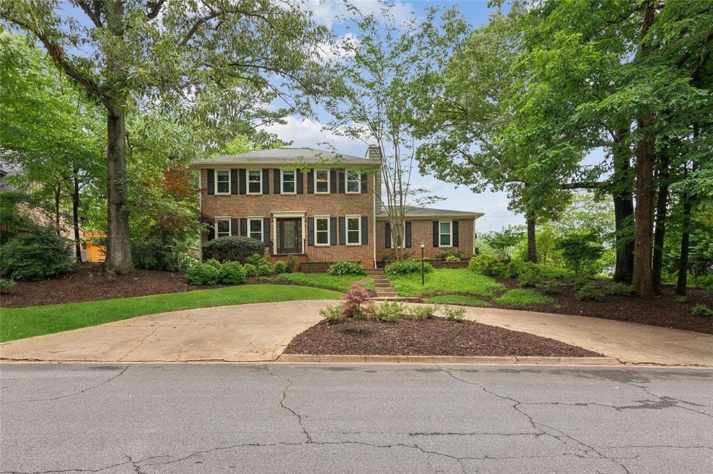 9800 Woodfall Dr., Roswell, GA 30076